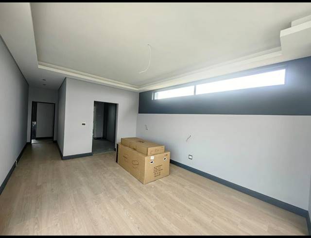 5 BEDROOM HOUSE FOR SALE IN MIDSTREAM HEIGHTS